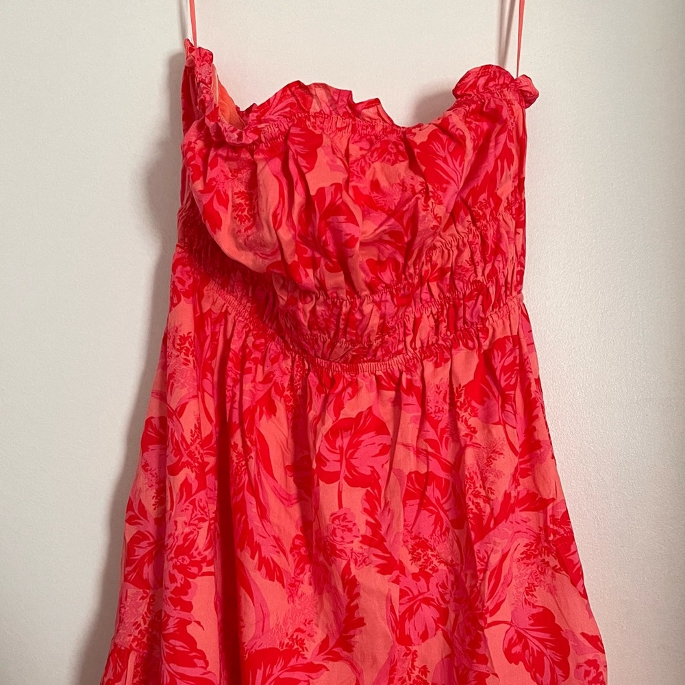 NWOT OLIVACEOUS PINK AND RED FLORAL STRAPLESS MIDI DRESS! - Size L!